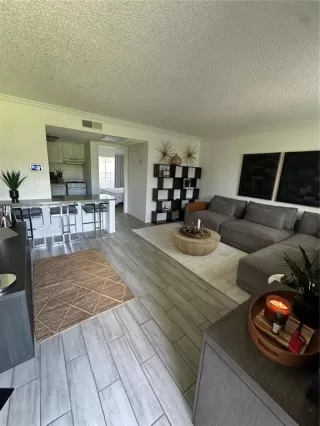 Photo #2: O6419128 Listing