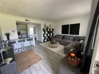 Photo #3: O6419128 Listing