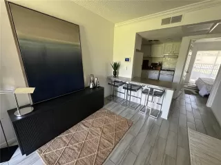 Photo #5: O6419128 Listing