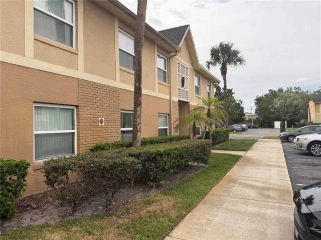 MLS: O6419170 Condo For Sale
