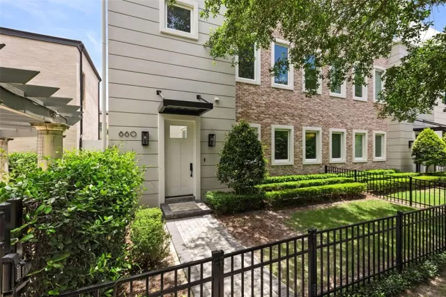 MLS: O6419377 Condo For Sale