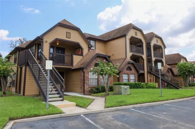MLS: O6419394 Condo For Sale