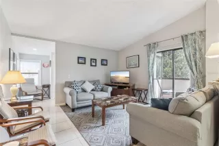Photo #6: O6420008 Listing 
