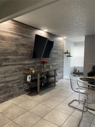 Photo #6: OM695642 Listing 