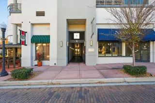 Photo #6: OM717567 Listing