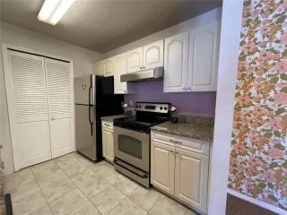 Photo #3: OM717656 Listing 