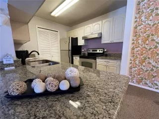 Photo #4: OM717656 Listing 