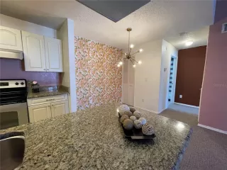 Photo #6: OM717656 Listing 