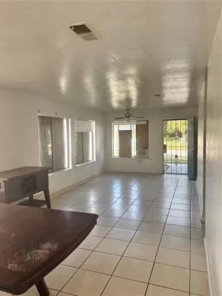 Photo #3: P4937230 Listing