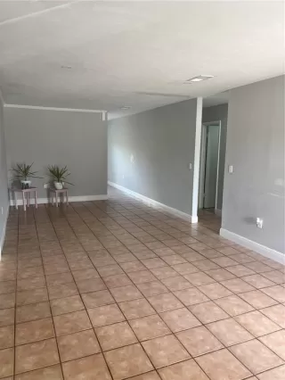 Photo #4: P4937640 Listing 