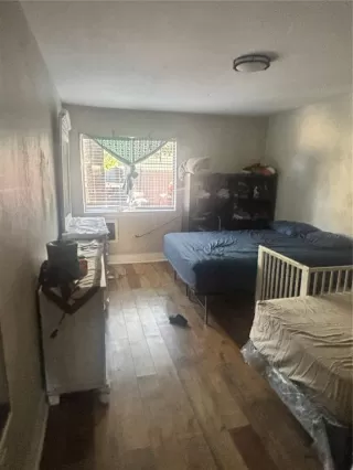 Photo #5: P4937677 Listing 