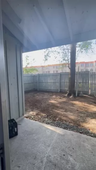 Photo #5: P4937689 Listing