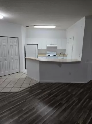 Photo #4: P4938007 Listing 