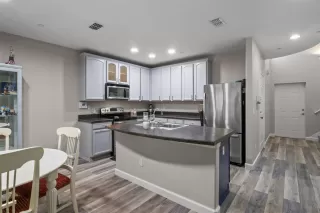 Photo #3: P4938503 Listing 