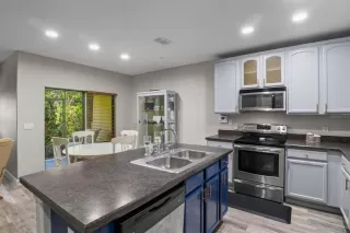 Photo #4: P4938503 Listing 