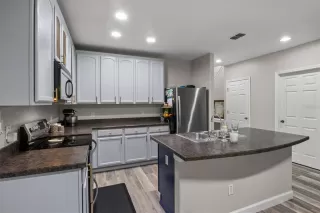 Photo #5: P4938503 Listing 