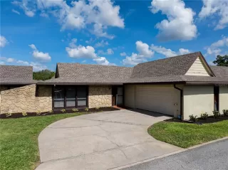 Photo #3: P4938959 Listing