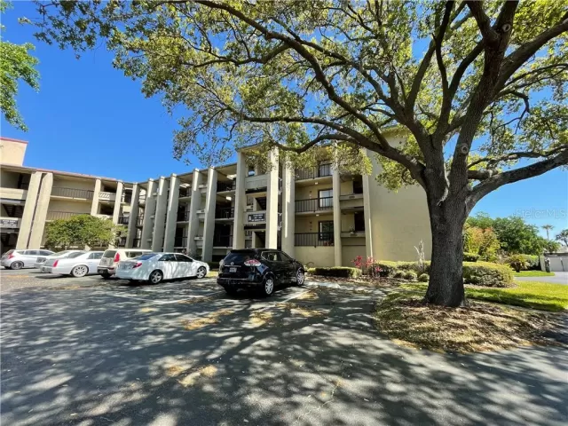 MLS: R4904613 Condo For Sale