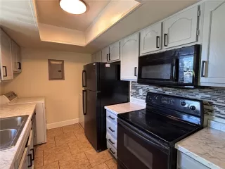 Photo #3: R4909361 Listing