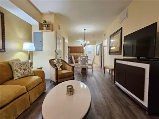 Photo #3: R4909387 Listing