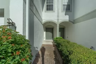 Photo #2: R4909648 Listing