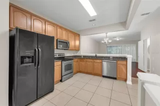 Photo #4: R4909648 Listing