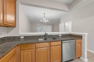 Photo #6: R4909648 Listing