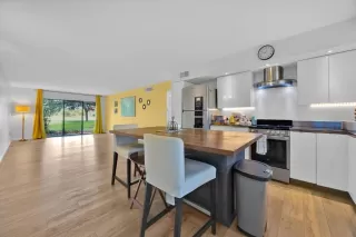 Photo #2: R4909753 Listing