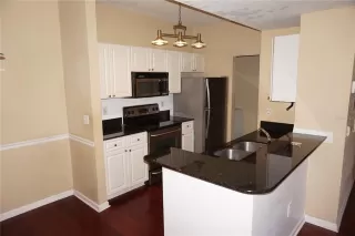 Photo #4: R4909754 Listing