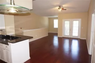 Photo #5: R4909754 Listing