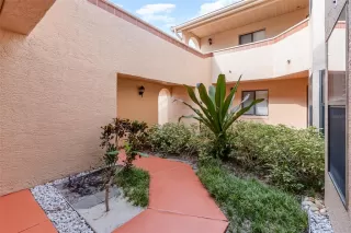 Photo #4: R4909966 Listing