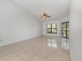 Photo #2: R4909968 Listing 