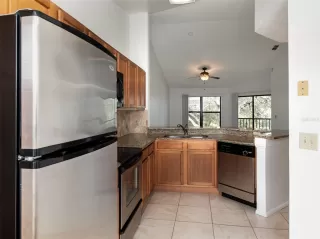 Photo #5: R4909968 Listing 