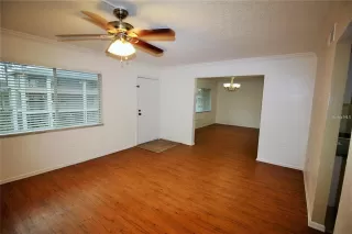 Photo #4: R4910390 Listing