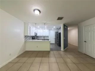 Photo #4: R4910464 Listing 