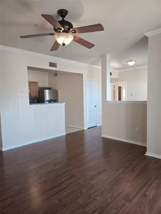 Photo #4: R4910485 Listing 