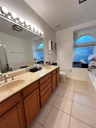 Photo #1: R4910677 Listing