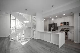 Photo #5: R4910697 Listing 