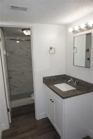 Photo #5: R4910737 Listing 