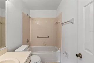 Photo #6: R4910768 Listing 