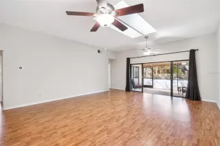 Photo #3: R4910836 Listing 