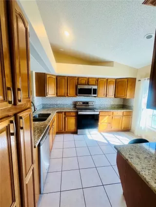 Photo #4: R4910853 Listing 