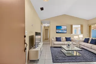 Photo #5: R4910923 Listing 