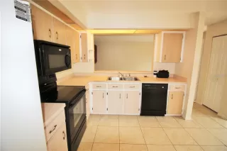 Photo #4: R4910930 Listing 