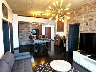 Photo #2: R4911031 Listing