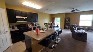 Photo #6: R4911195 Listing