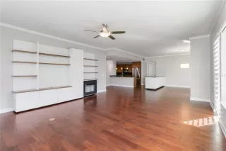 Photo #6: R4911280 Listing