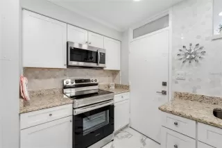 Photo #4: R4911307 Listing