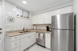 Photo #5: R4911307 Listing