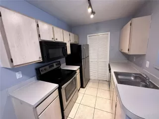Photo #3: R4911493 Listing